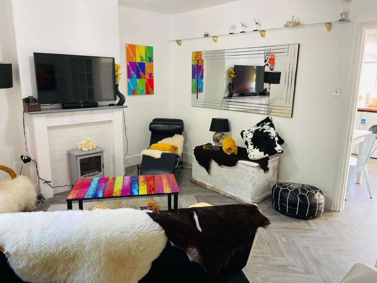 Funky Cozy Cottage With Outside Space Eastbourne Exteriör bild