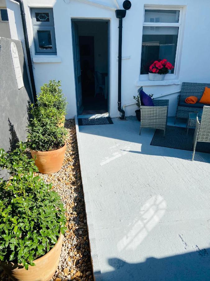 Funky Cozy Cottage With Outside Space Eastbourne Exteriör bild