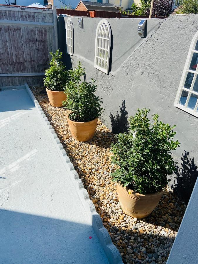Funky Cozy Cottage With Outside Space Eastbourne Exteriör bild